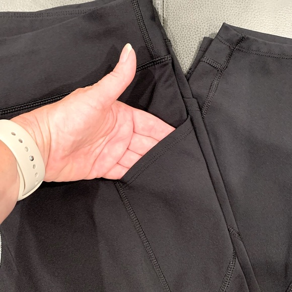 Avia Athletic/Exercise Capris - Picture 3 of 4